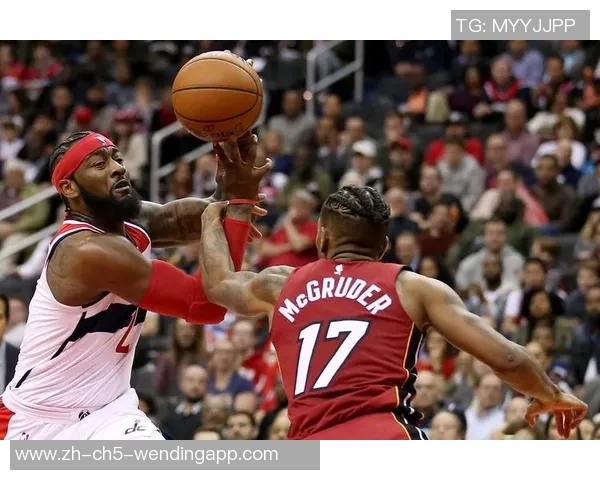 热火与快船激战正酣NBA赛场上演精彩对决引发球迷热议